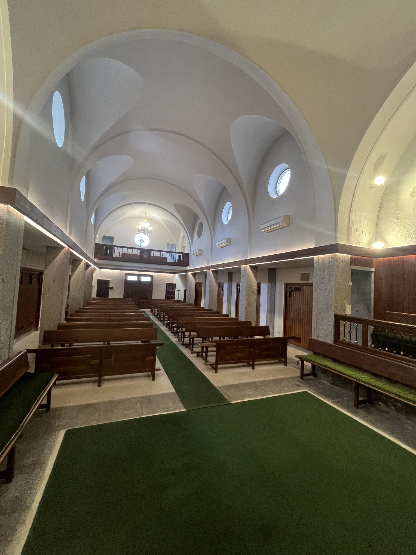 Bóveda y nave de la Capilla con vista al coro