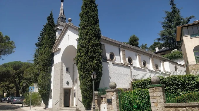 Fachada de la Capilla del Pinar de Abantos